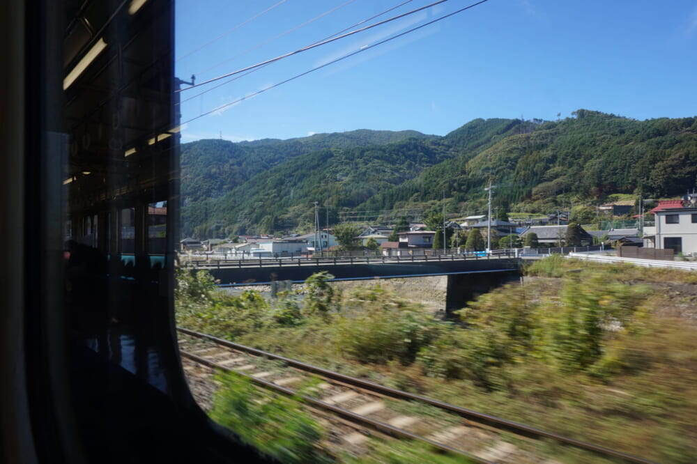 川岸駅から辰野駅に向かう電車の中から見えた風景